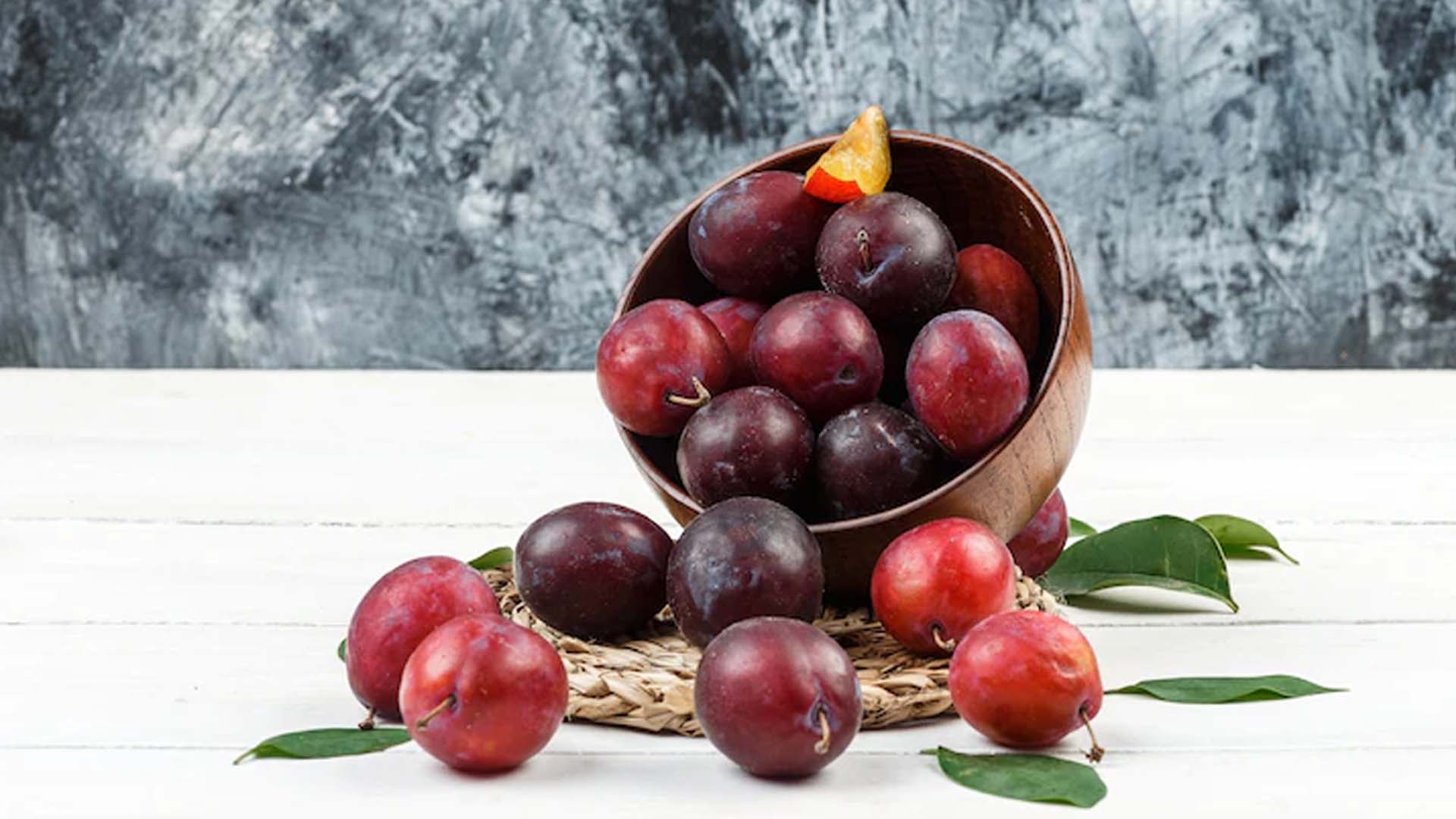 Plum Nutrition And Benefits