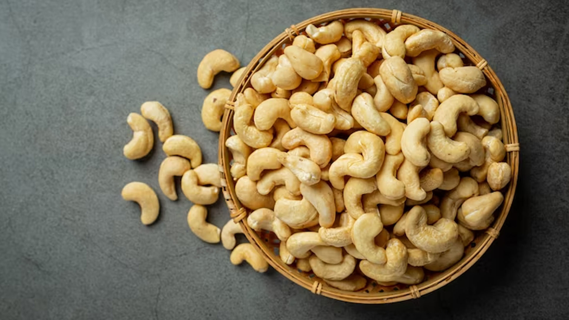 How To Eat Cashew Nuts For Health Benefits?
