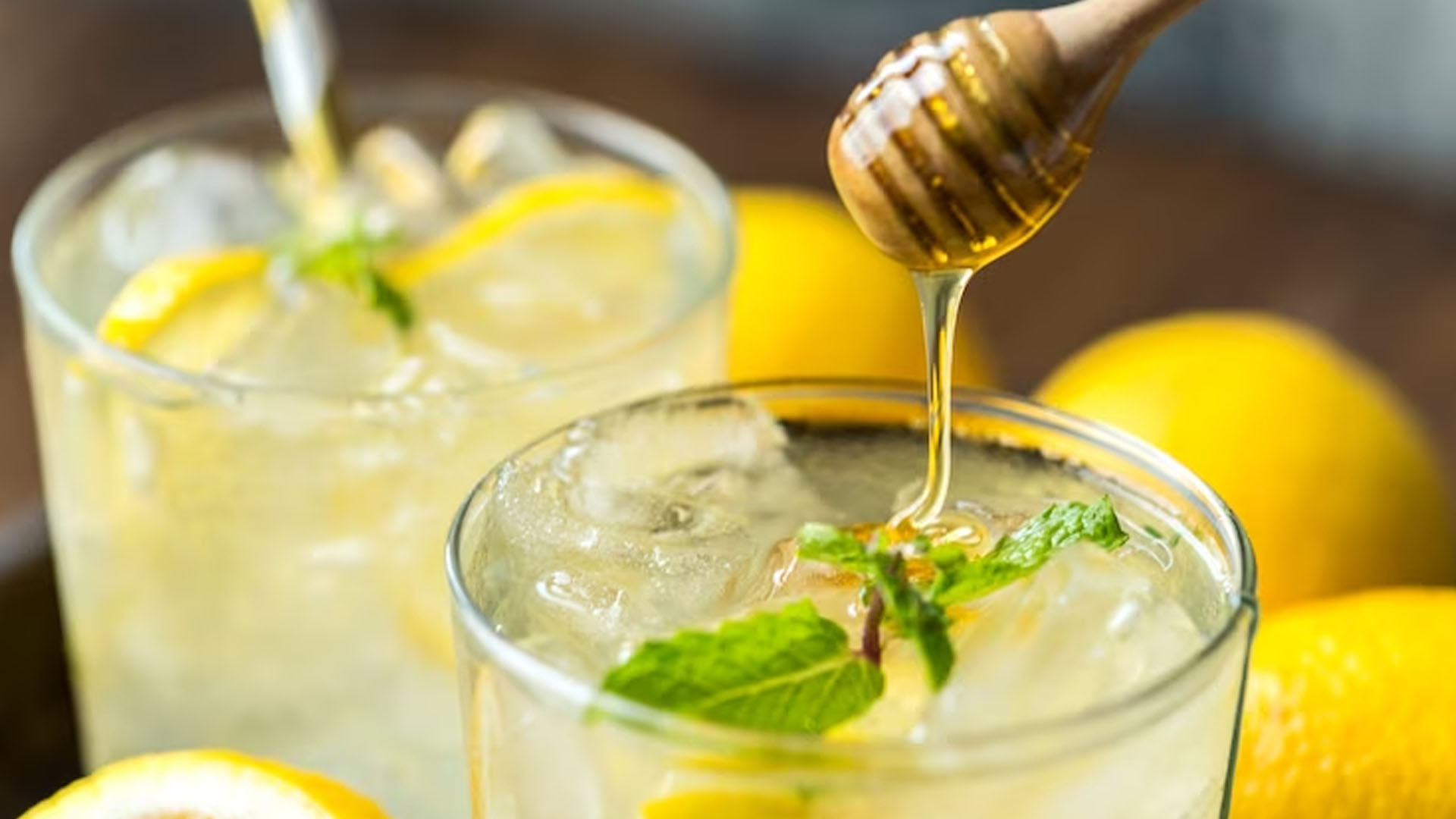 What Are The Health Benefits of Honey and Lemon Water?