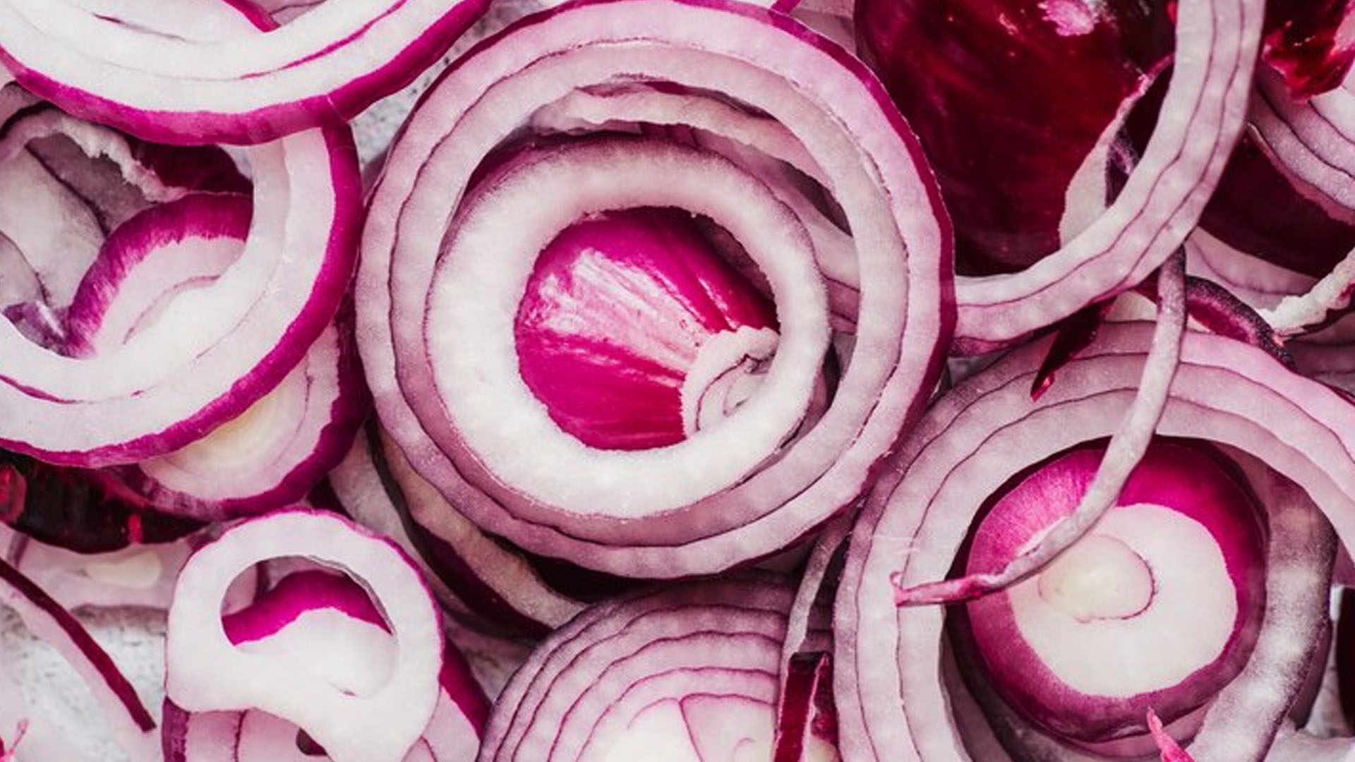 What Are The Health Benefits of Eating Raw Onion?