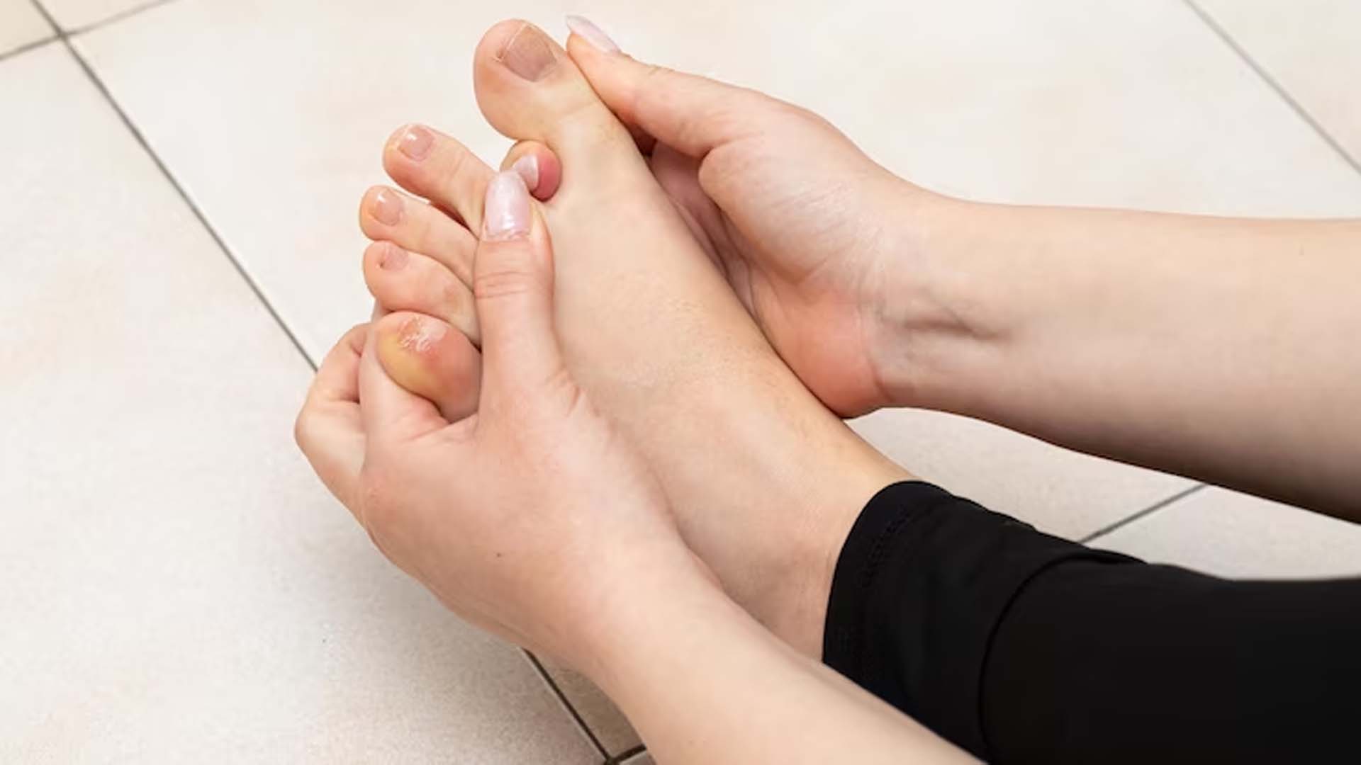 Vitamin Deficiencies Cause Tingling in the Hands and Feet