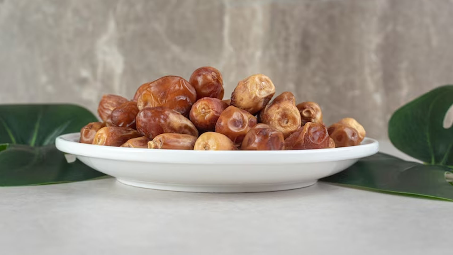 What Are The Health Benefits of Unripe Dates?