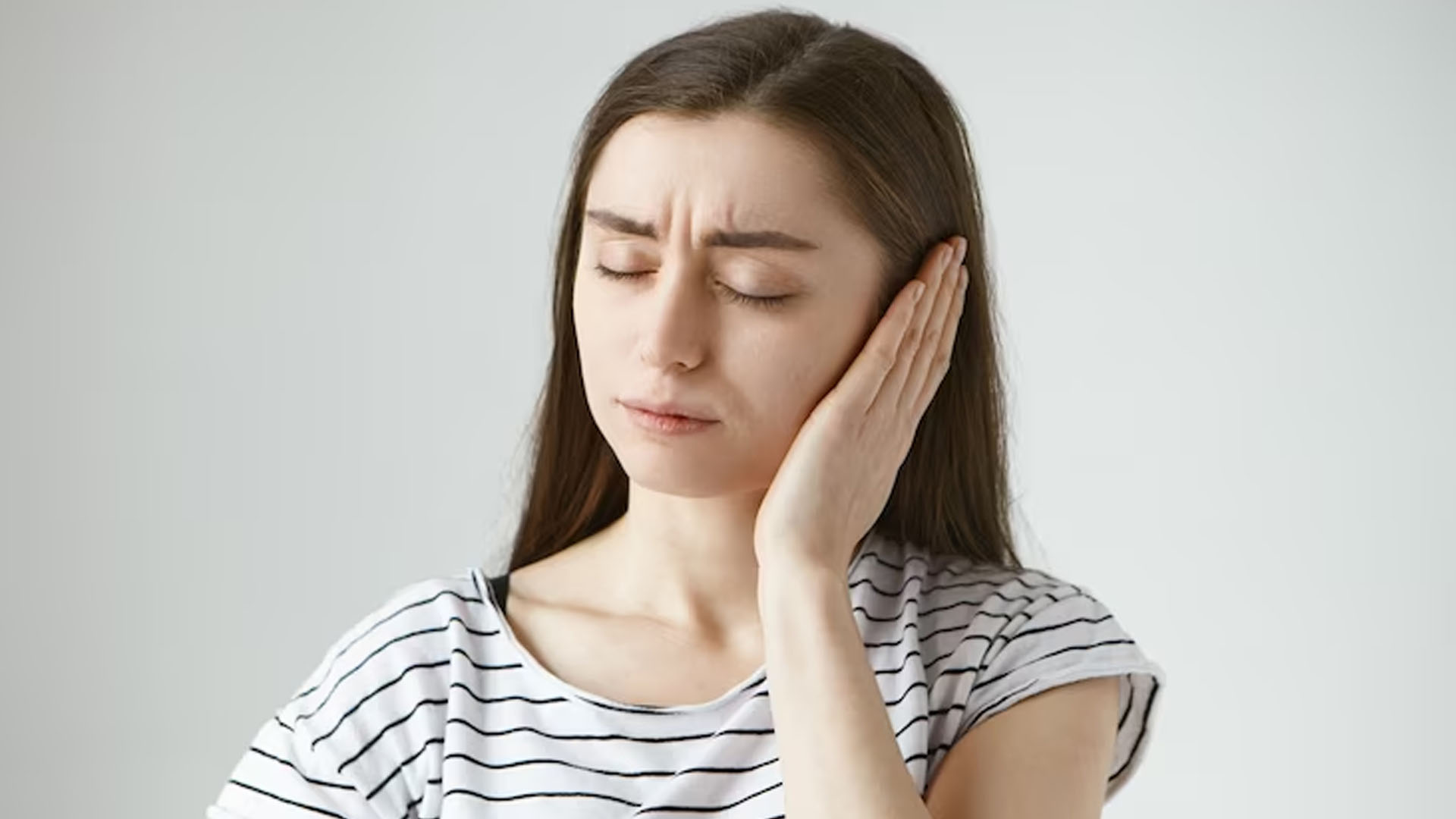 What are the Symptoms of Ear Pain?