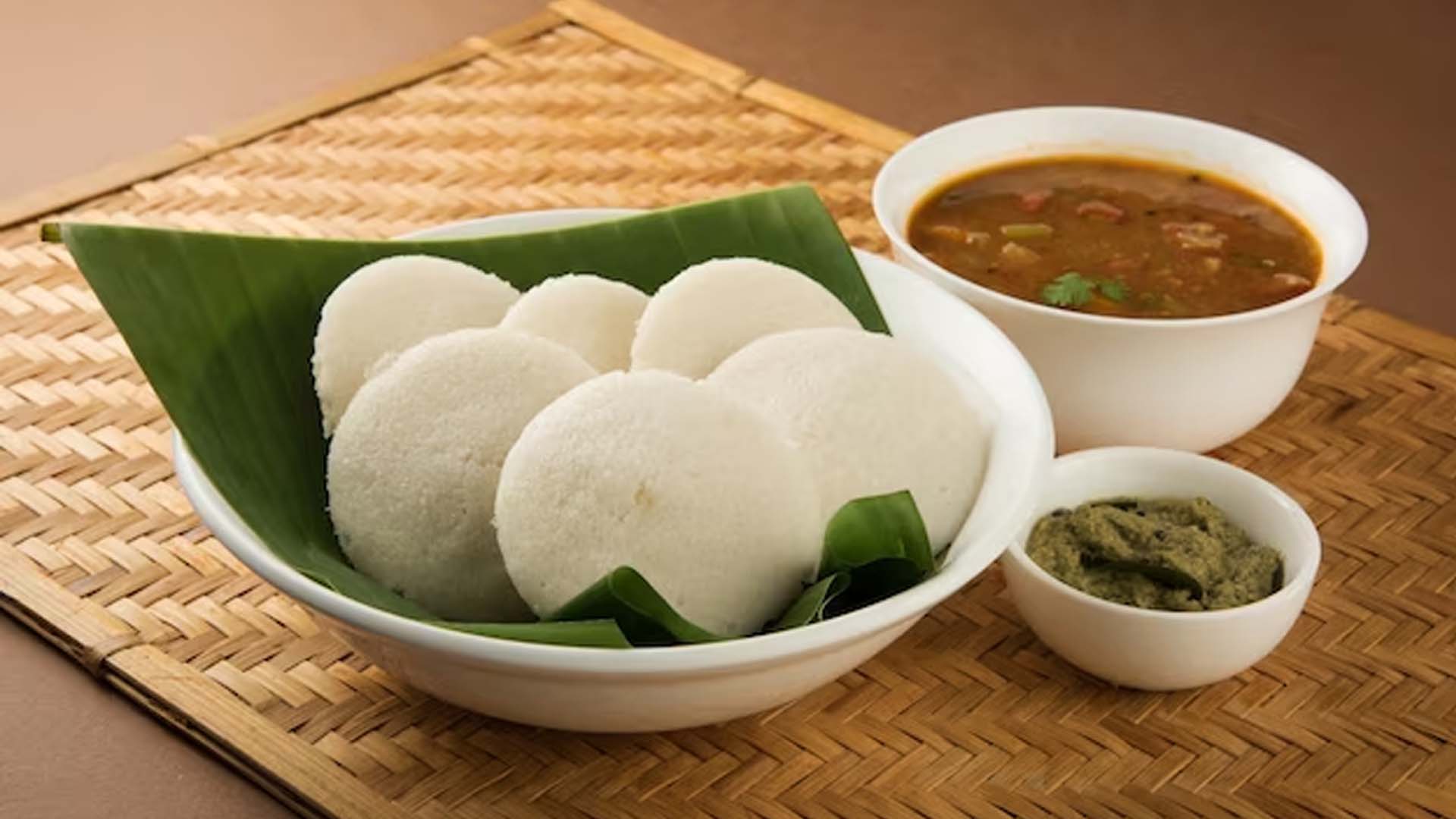 Idly with Sambar and Chutney