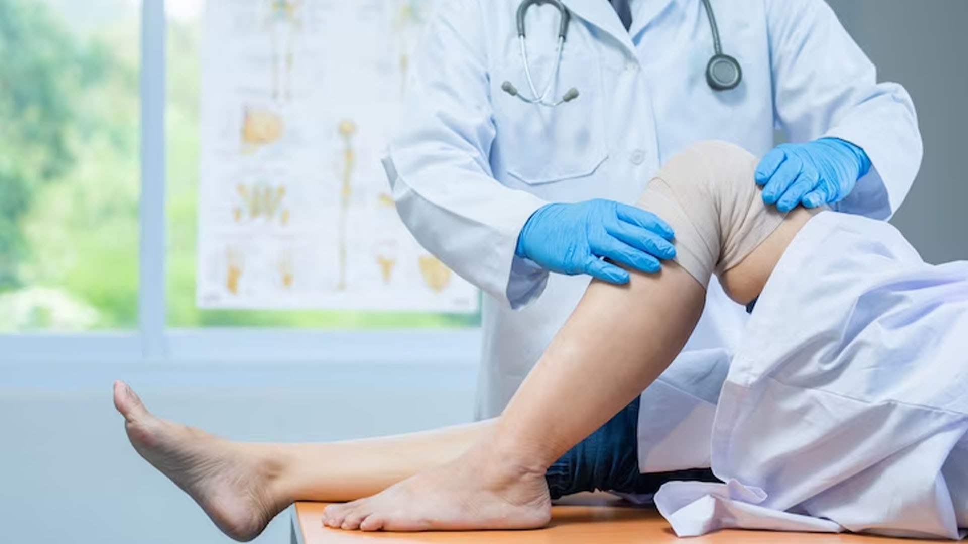 What are the Symptoms of Leg Swelling?