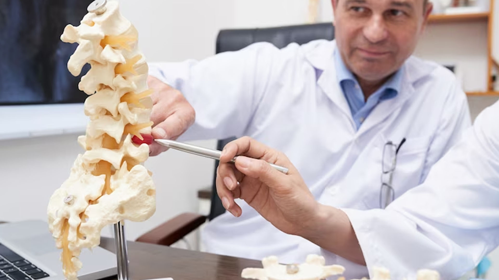What are the Symptoms of Cervical Spinal Cord Compression?