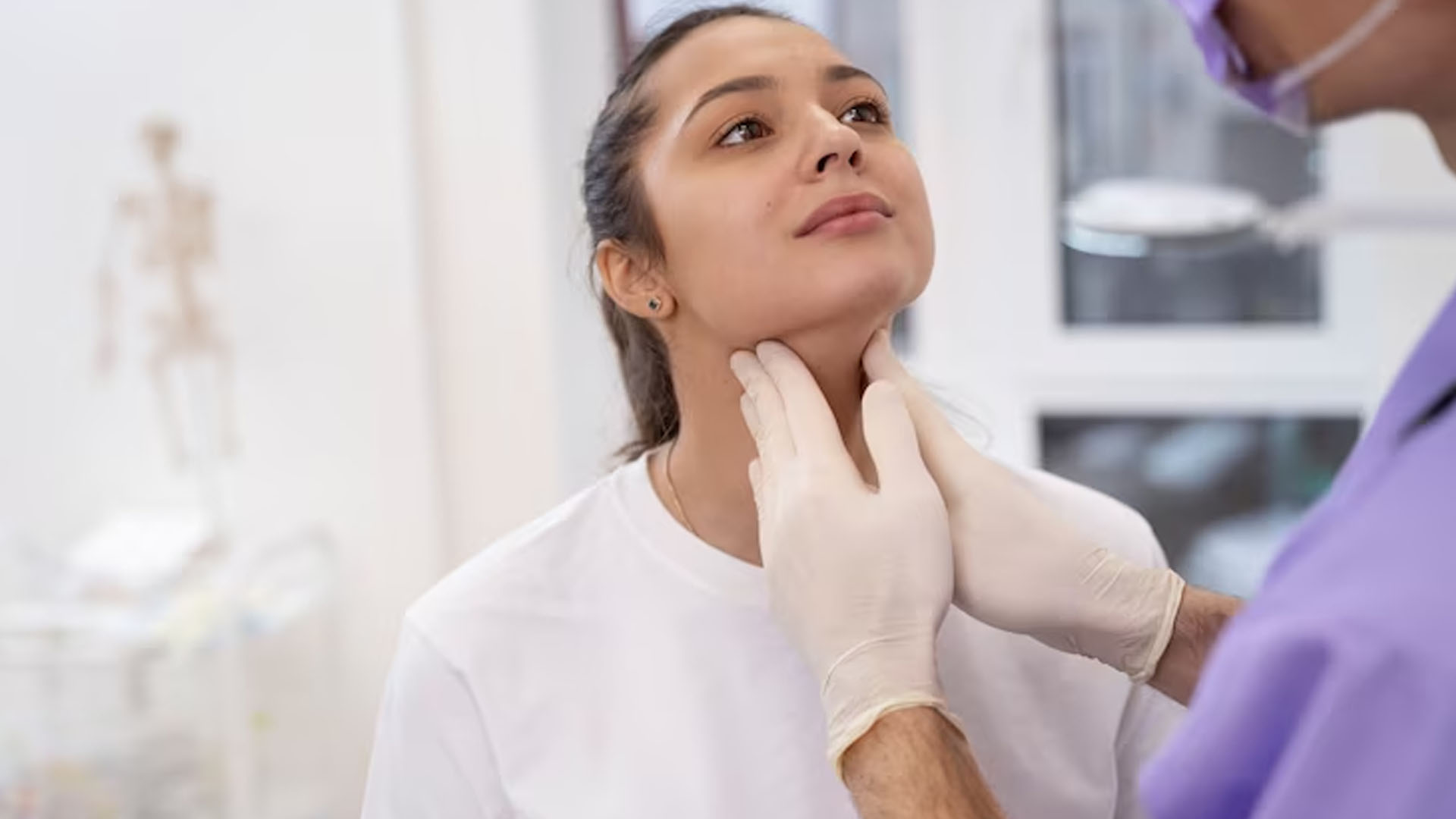 Is Double Chin a Symptom of Thyroid?