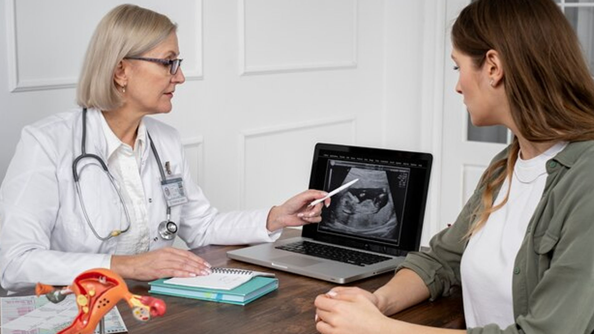 What are the Symptoms of Endometriosis after a Hysterectomy?