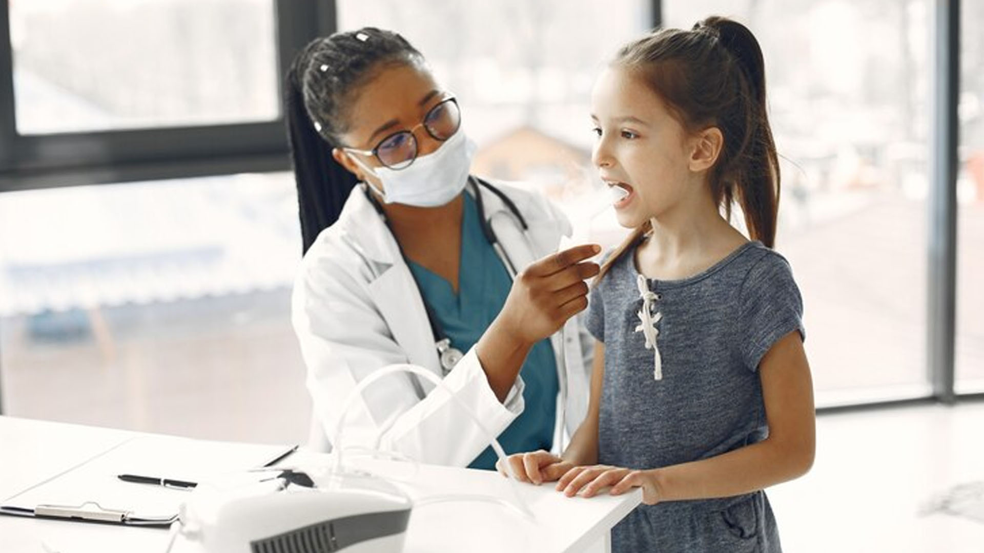 What are the Symptoms of Laryngitis?