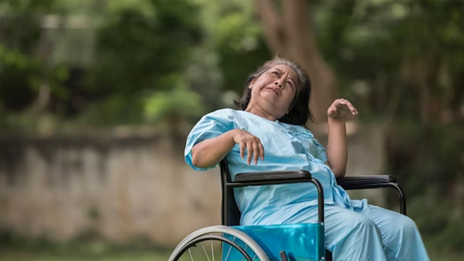 What are the Early Symptoms of Paralysis?