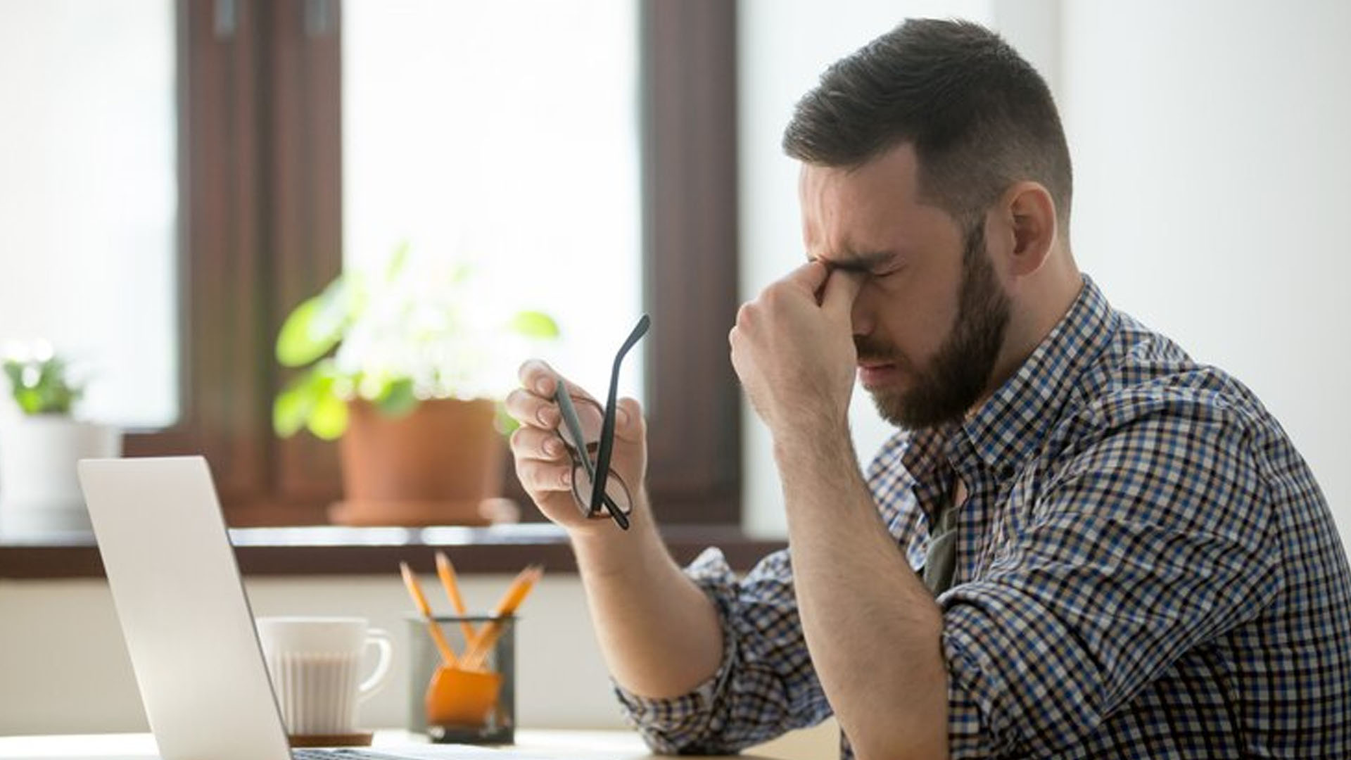 What are the Symptoms of Tired Eyes?