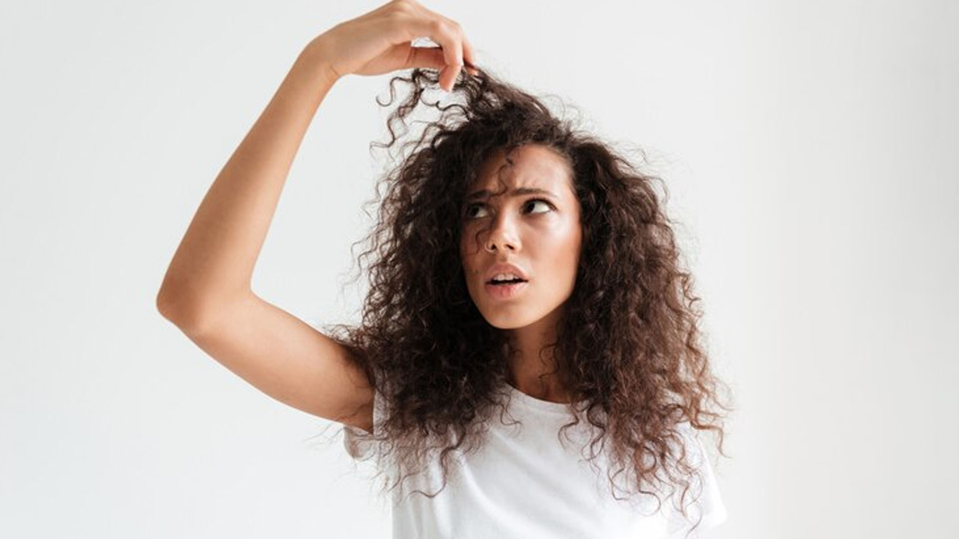 What are the Home Remedies for Frizzy Hair?