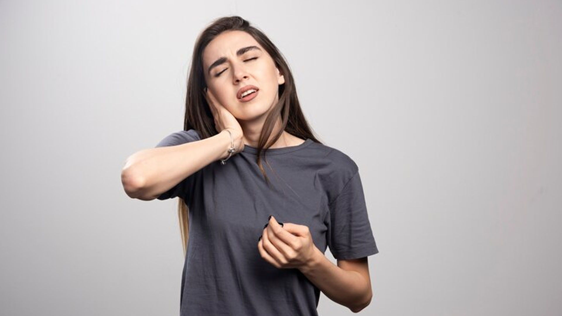 What are the Home Remedies to treat Itchy Ears?