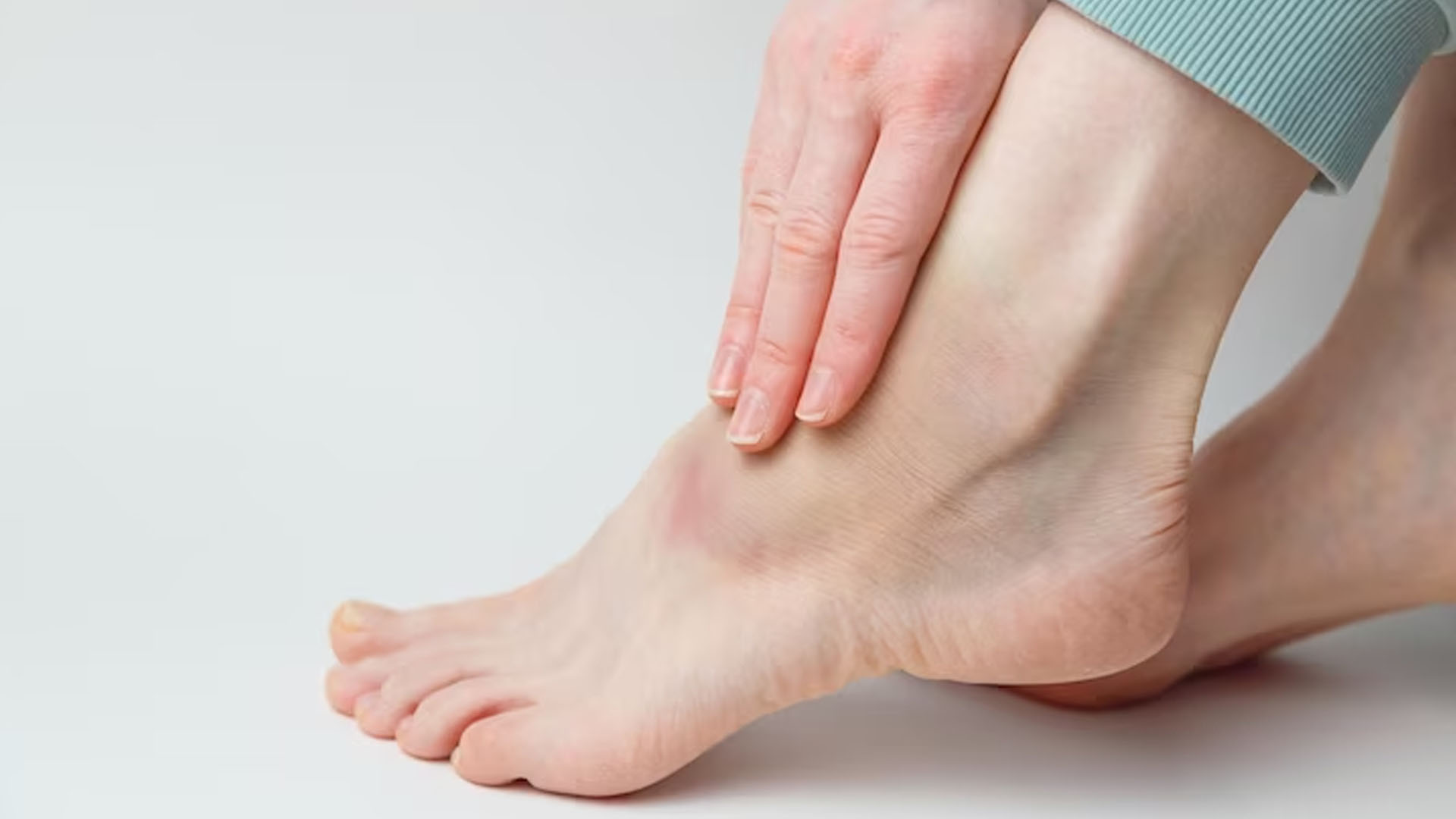 What are the Home Remedies for Swelling Feet?