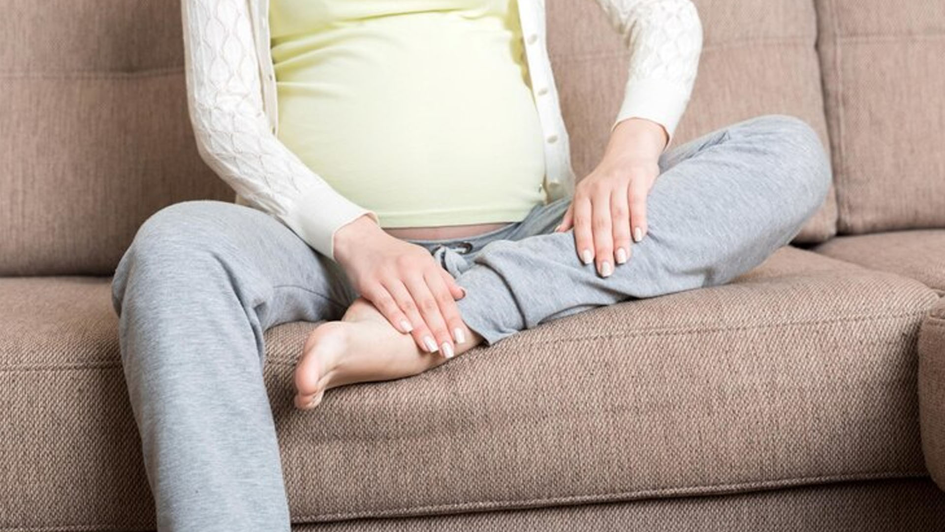 What are the Home Remedies for Leg Swelling during Pregnancy?